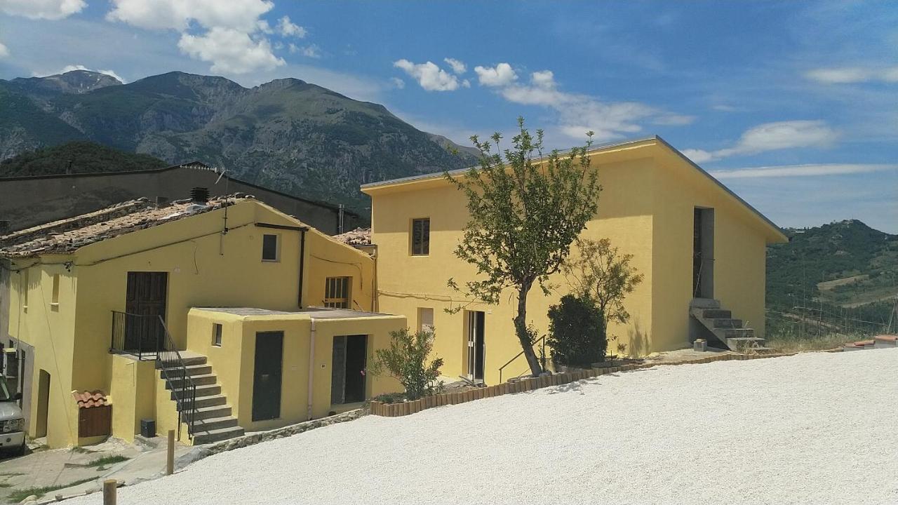 Lake Retreat - Maiella Apartment - Beautiful Lake And Mountain Views Casoli  Exterior photo