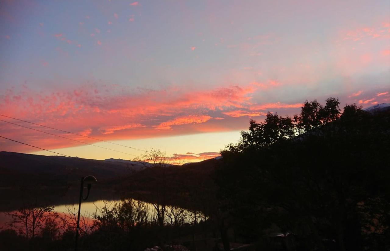 Lake Retreat - Maiella Apartment - Beautiful Lake And Mountain Views Casoli  Exterior photo